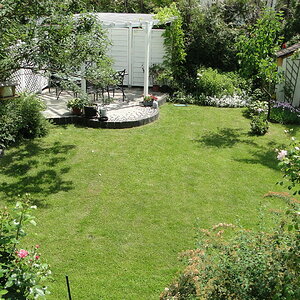 Blick aus dem Wiga auf die linke Gartenseite