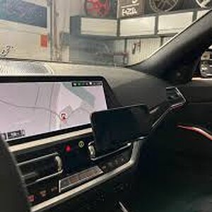 Medium 'Welche Montagemethoden für Smartphonehalterungen sind im BMW technisch sinnvoll, ohne Bauteile zu beschädigen?' im Album 'BMW Phone Holder Installation'